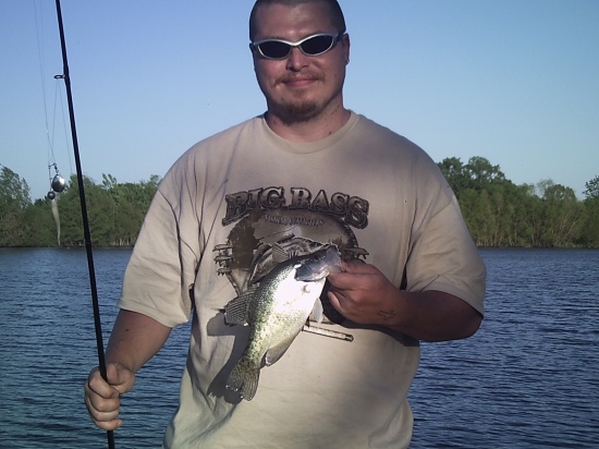 I was bank fishing in clover dell lake in sedalia missouri and i cought this 9 1/2 in 1 1/2pd black crappie off of a beadle spin blade a 3/4 jighead and a berkley gulp 4in minnow.
