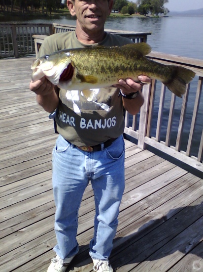 This 6 pounder was caught off of a pier in Guntersville, Alabama at 10:36 a.m. on 8-17-2011, using a 10 inch black worm.