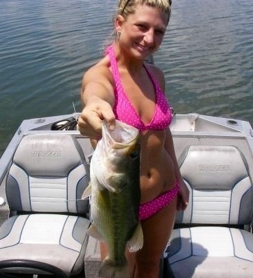 5 1/2 lb Large Mouth Bass Not Bad for a Rookie! lol I made it on Field & Stream Fishing Babes