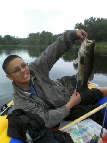 nice 18 inch largemouth bass, caught this baby at pickle lake MN WHOO! can't wait fish at my other lakes for a bigger one.